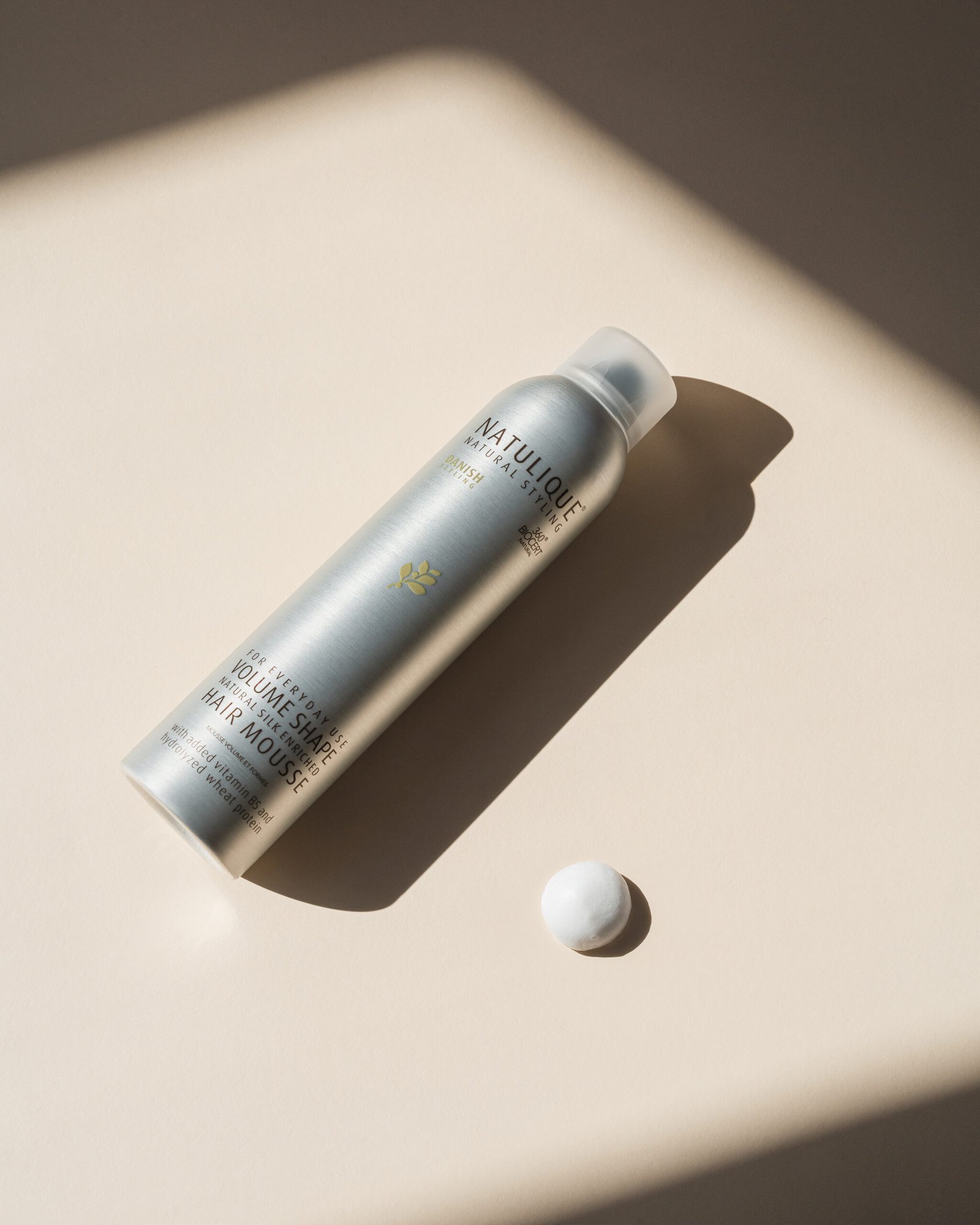 NATULIQUE-VOLUME-SHAPE-HAIR-MOUSSE-WITH-TEXTURE-IN-SHADOWS-4x5 Volume Shape Hair Mousse - Image 2